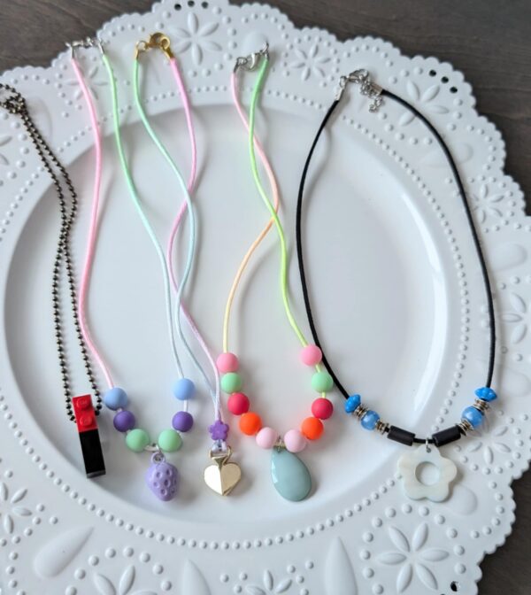 Lot de 5 colliers pour enfants